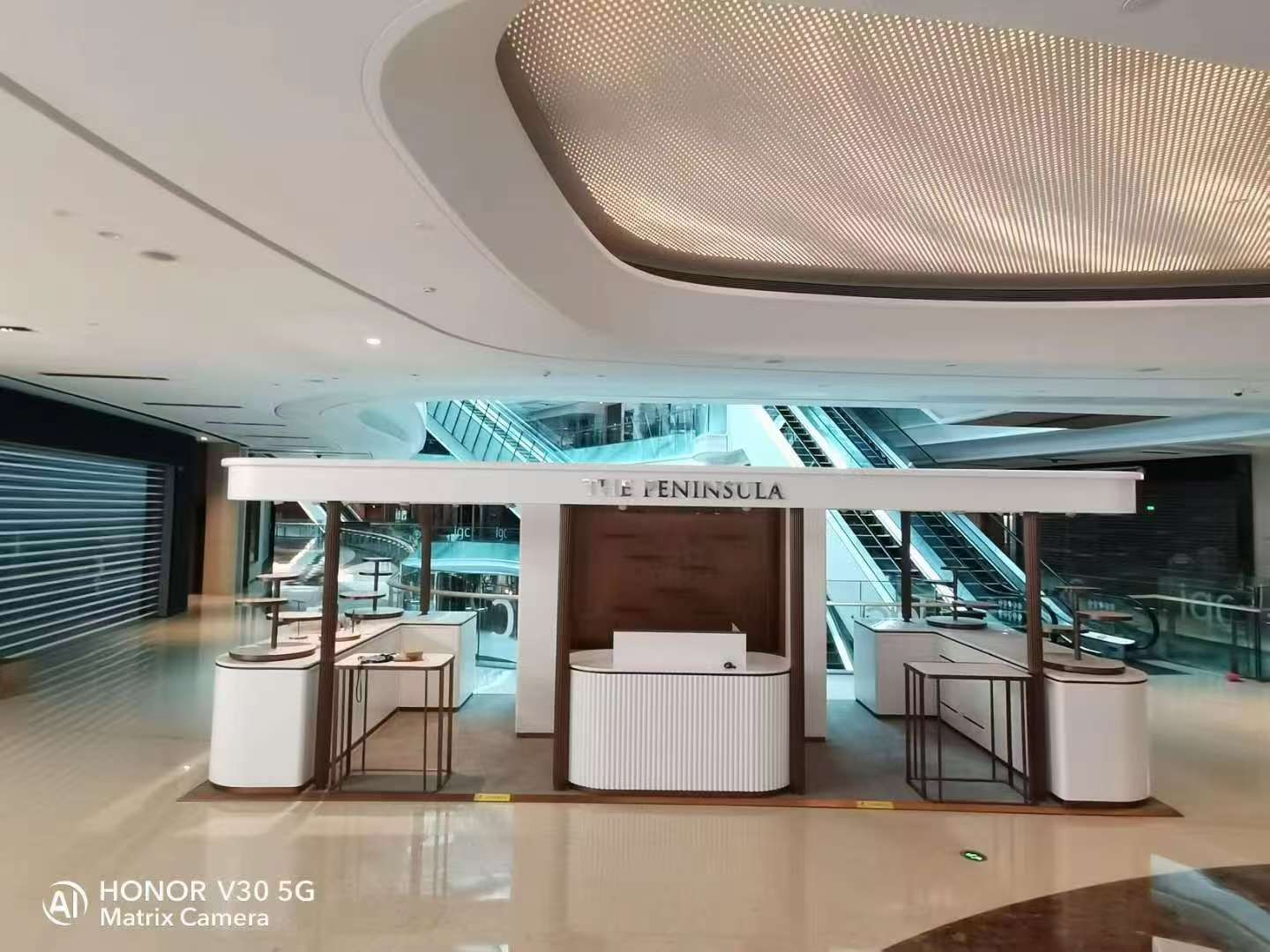 （Test）Cartier style curved rounded corner design high-end jewelry display cabinet